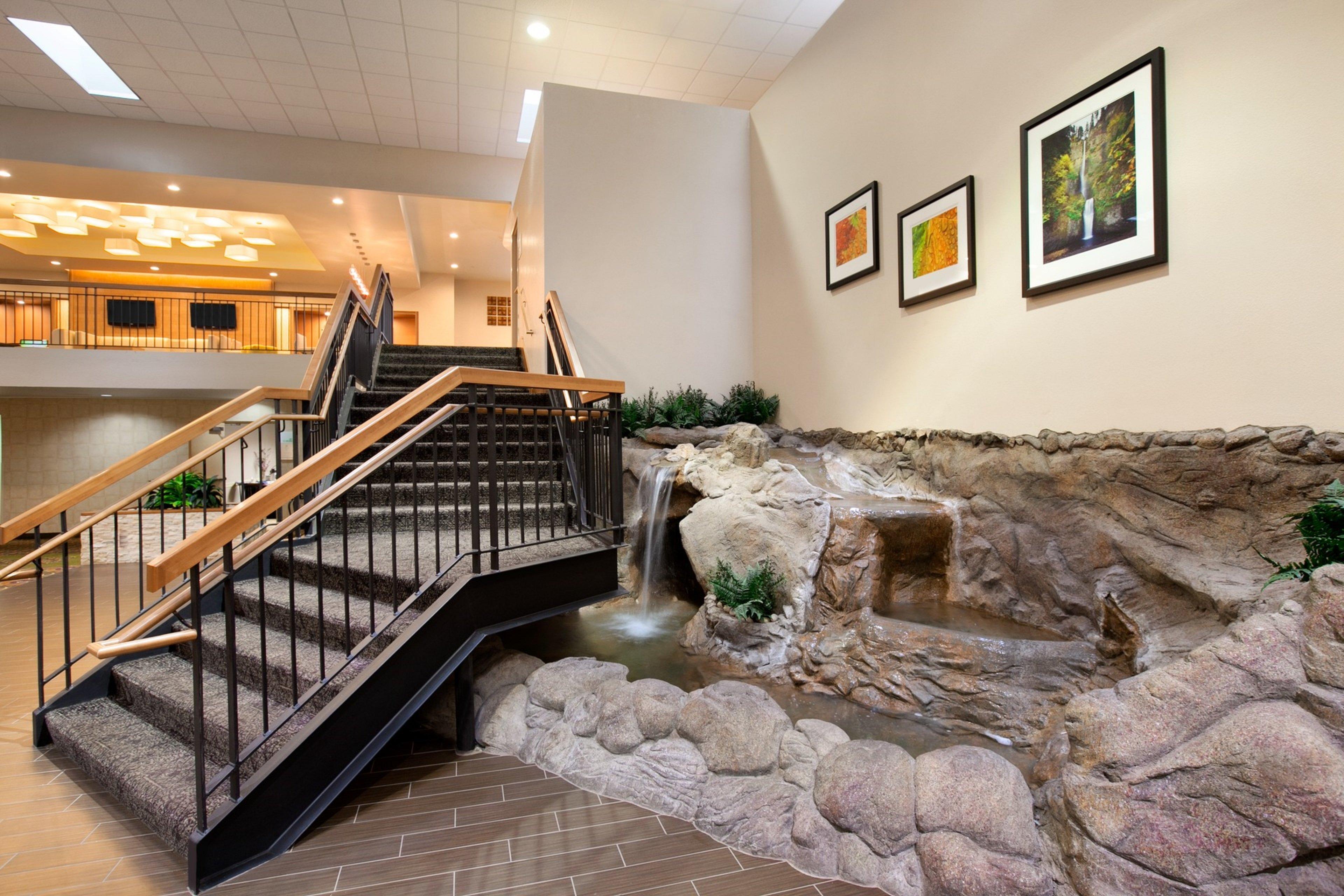 Holiday Inn Portland-Airport I-205 By Ihg Exterior photo